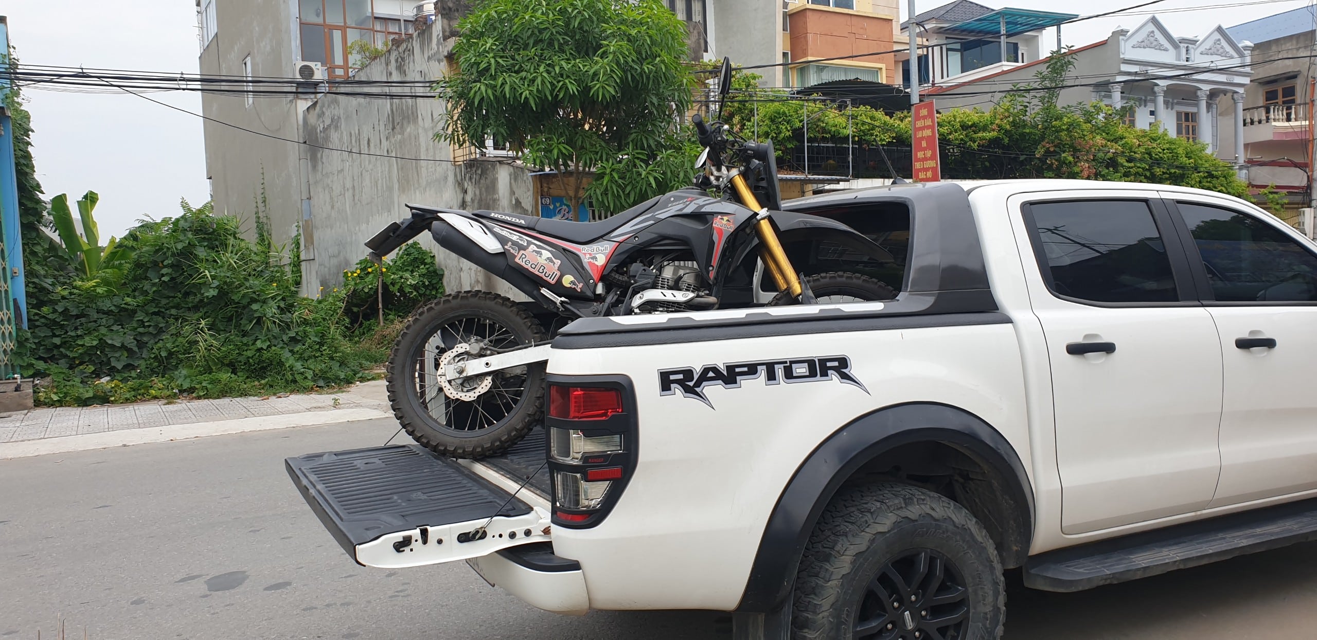 Dịch vụ cứu hộ moto PKL lưu động uy tín, chất lượng đến tận nơi giúp bạn khắc phục sự cố