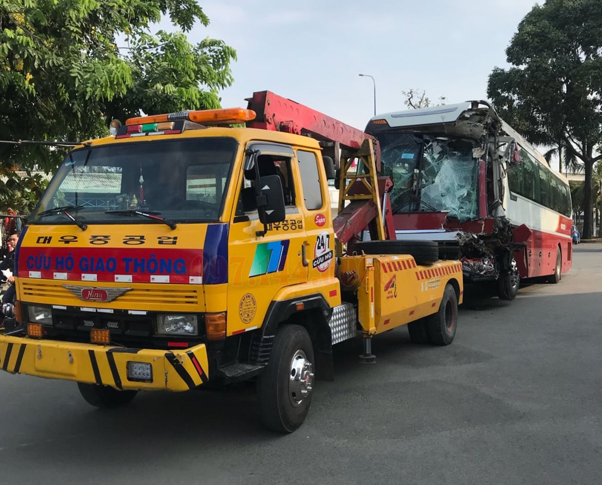Dịch vụ cứu hộ ô tô vận chuyển xe về cửa hàng 