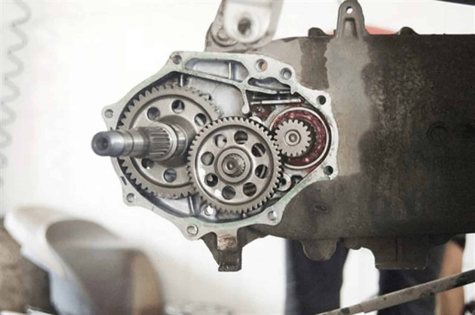 Nguyên nhân và cách bảo dưỡng xe máy vỡ hộp số đúng chuẩn 2 Bảo dưỡng xe máy vỡ hộp số