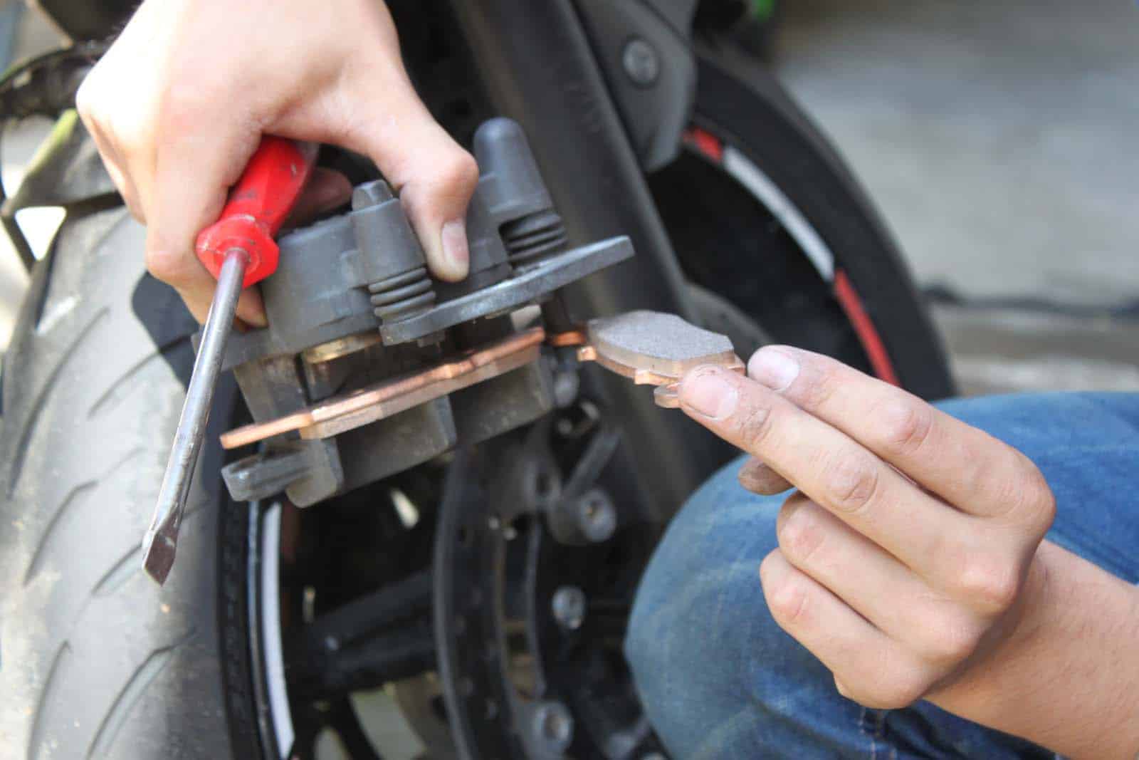 Nguyên nhân và cách sửa xe máy phanh kêu to 5