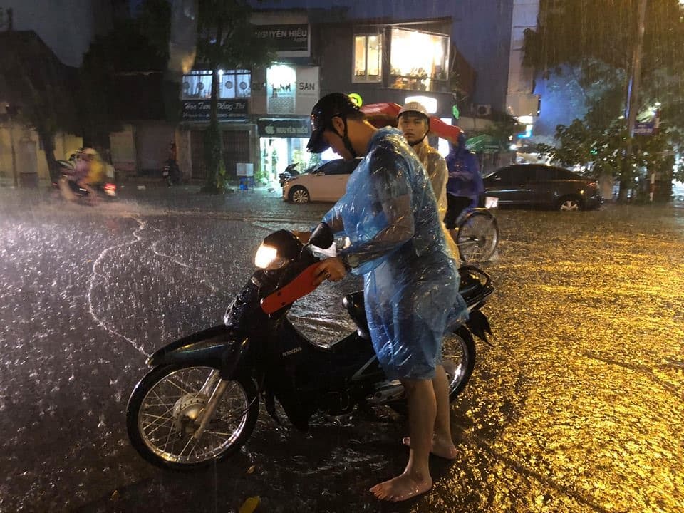 Xe máy bị bó biên