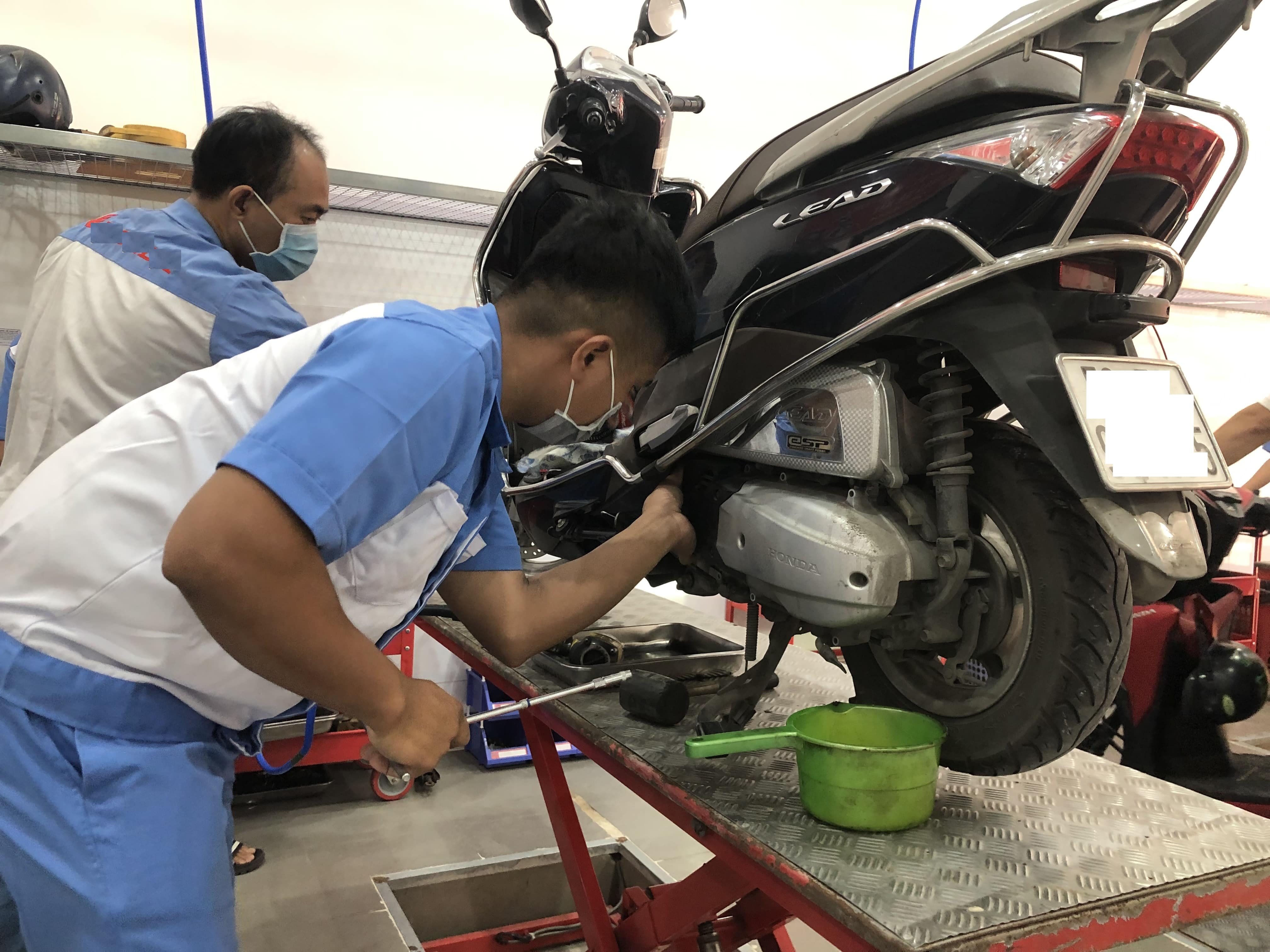 Sửa chữa xe máy bị bó biên tại quận 7 TPHCM hãy liên hệ ngay với Hoàng Gia Motor
