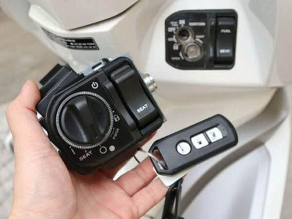 Dịch vụ sửa khóa lưu động thay thế khóa cổ xe thông minh của xe máy