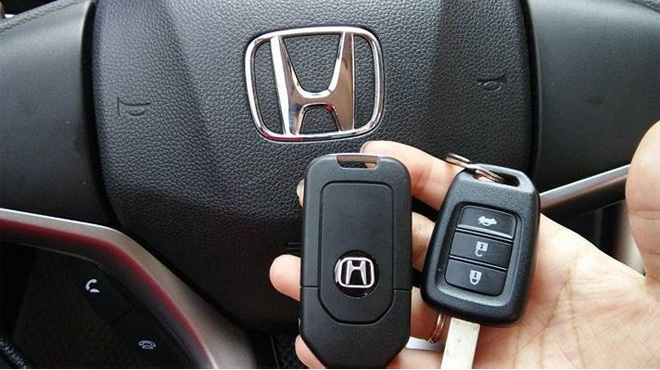 Dịch vụ sửa khóa lưu động của Hoàng Gia Motor luôn có đầy đủ bảo hành