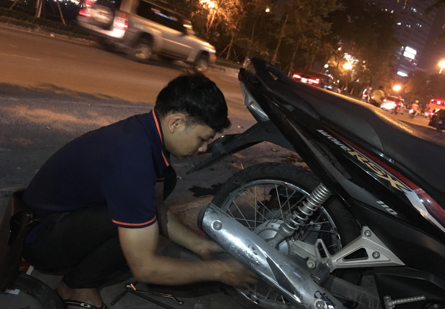Top dịch vụ sửa xe máy tận nơi cứu hộ xe máy quận 3 uy tín nhất 5 Cần sửa chữa, cứu hộ xe máy quận 3 TPHCM có thể liên hệ ngay với Đức Vương Motor