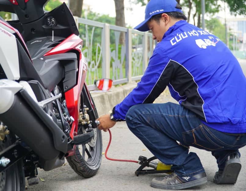 Top đơn vị thay lốp xe máy, cứu hộ xe máy lưu động Quận 1 uy tín, chuyên nghiệp nhất 2 Top đơn vị thay lốp xe máy lưu động Quận 1 uy tín, chuyên nghiệp nhất