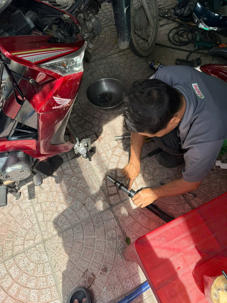 Nguyên nhân và cách sửa xe máy lệch đảo bánh 3 Nguyên nhân và cách sửa xe máy lệch đảo bánh