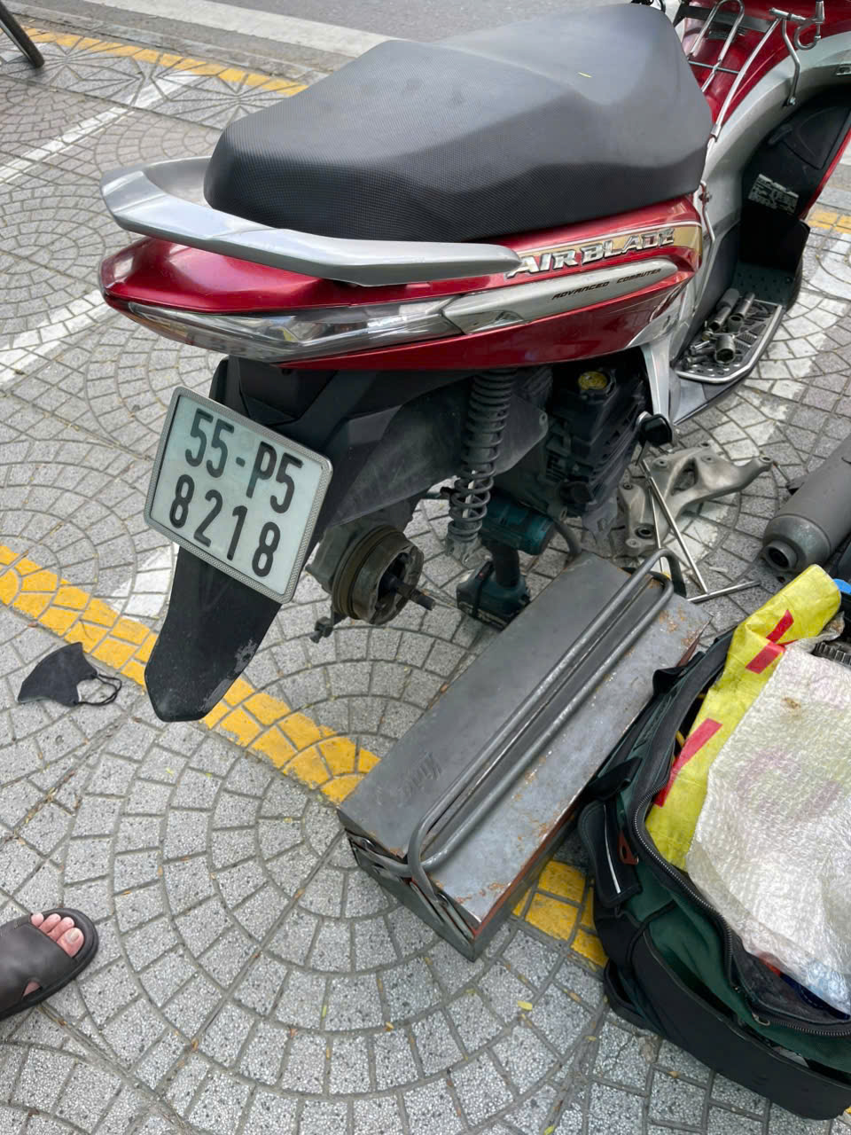 Nguyên nhân và cách sửa xe máy lệch đảo bánh 2 Nguyên nhân và cách sửa xe máy bị lệch bánh chạy đảo